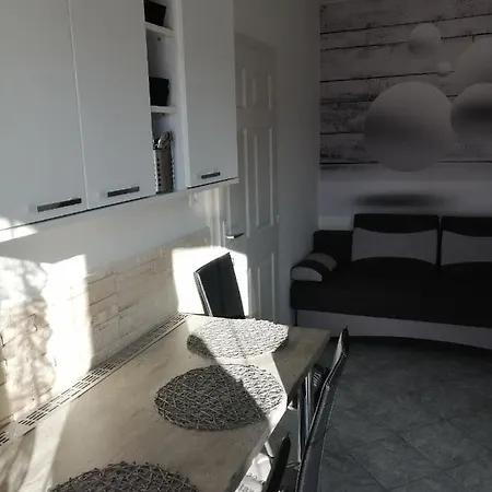 Gyoengyi Lägenhet *