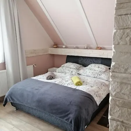 Gyöngyi Daire *