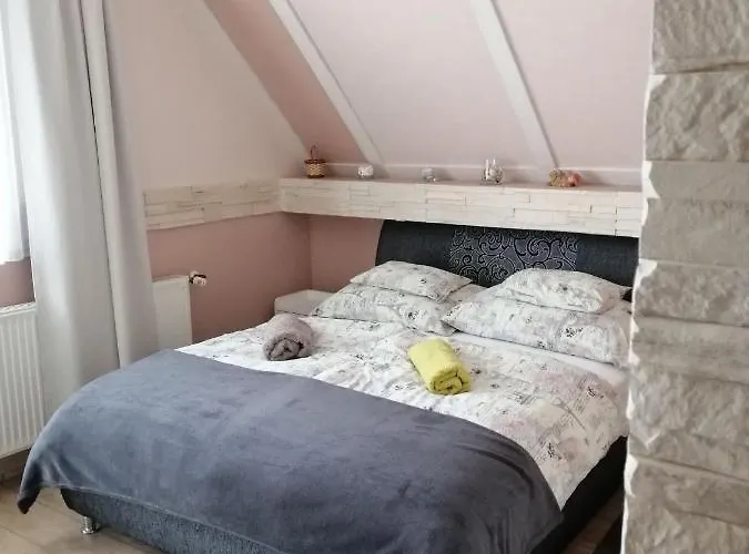 Gyoengyi Apartamento *